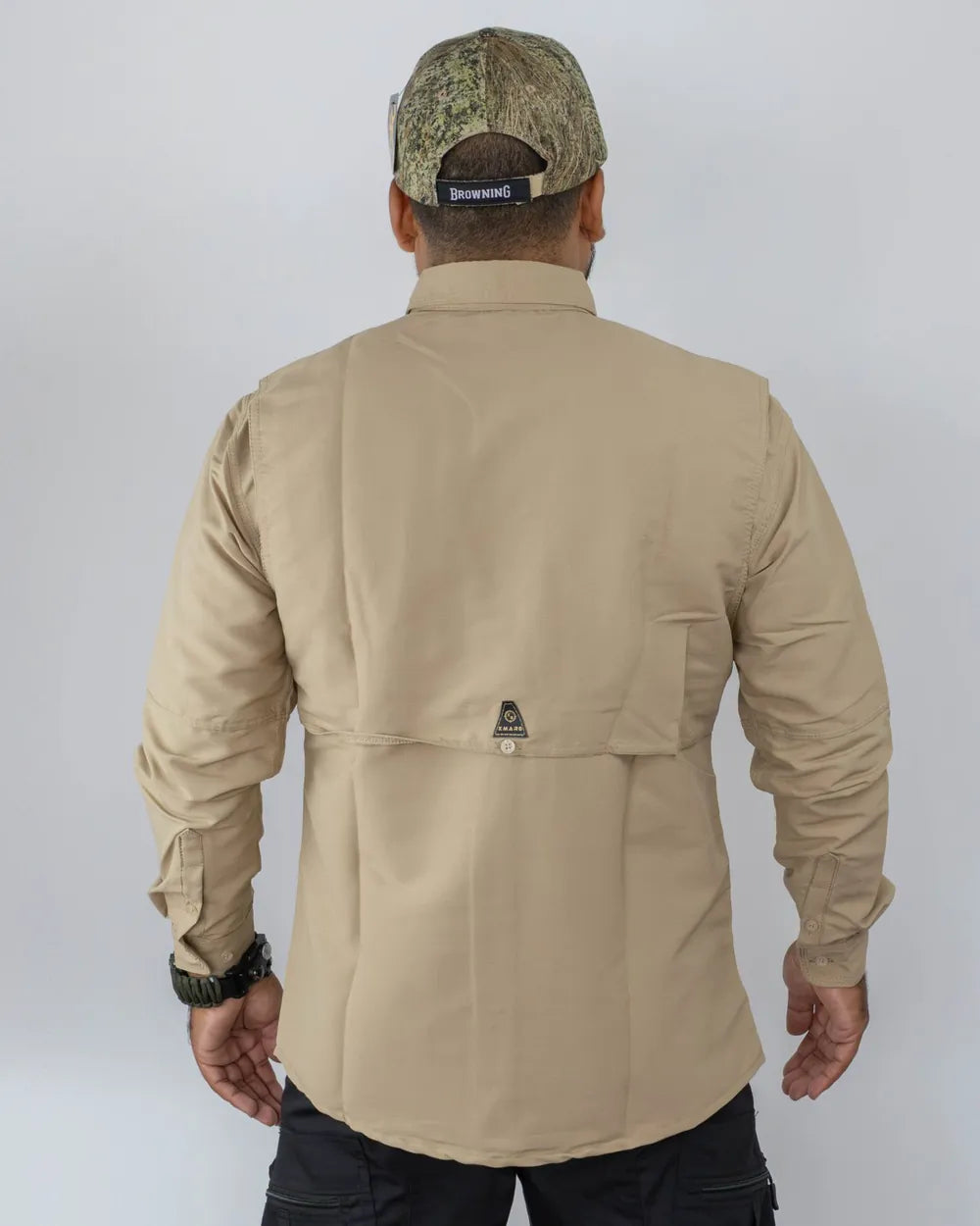 Camisa Presidencial beige de espalda