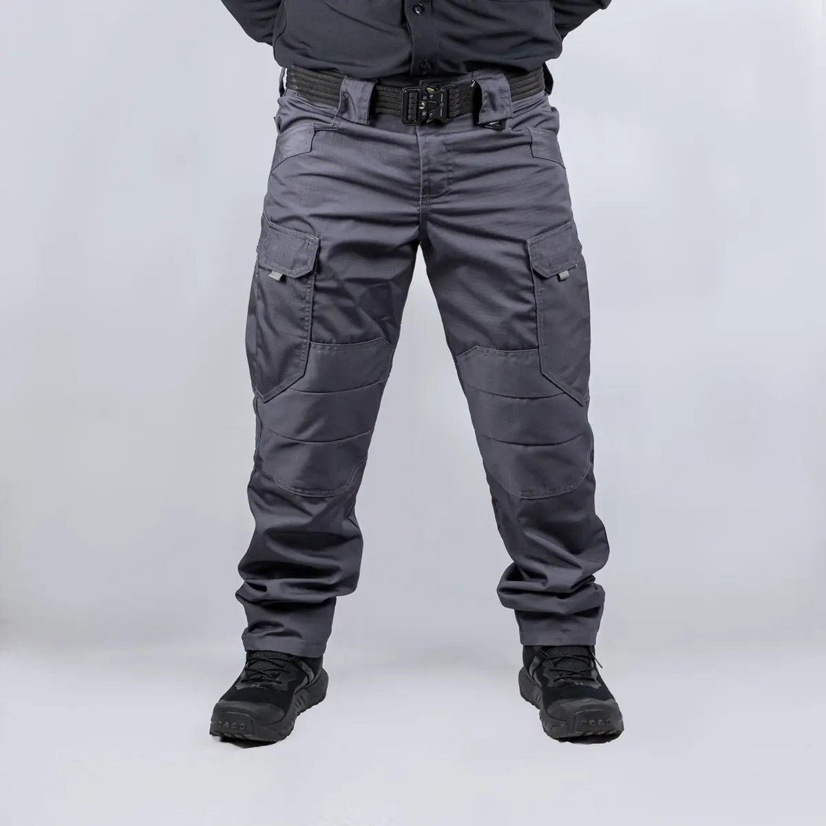 Pantalón R3 gris ratón de frente